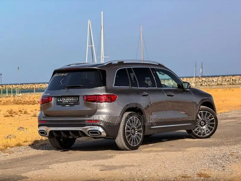 Mercedes Benz GLB 180 AMG Premium Plus 2025