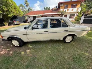 Mercedes Benz W123 1977