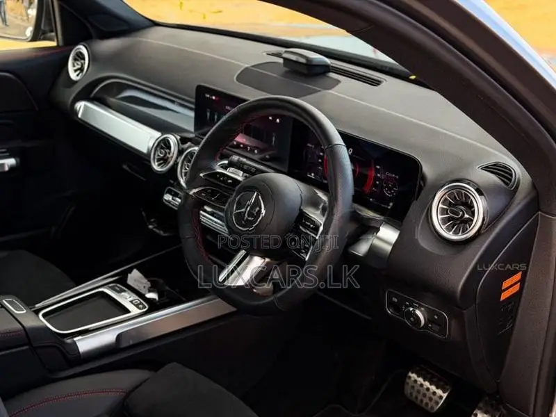 Mercedes Benz GLB 180 AMG Premium Plus 2025