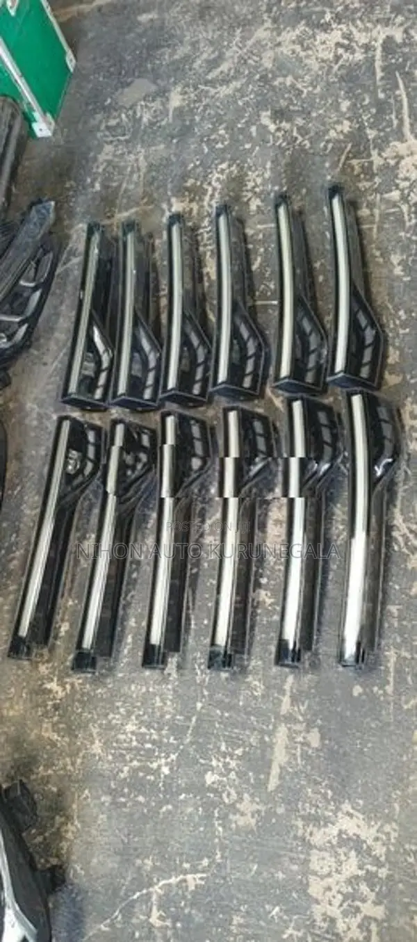 Honda Vezel Dickey Garnish