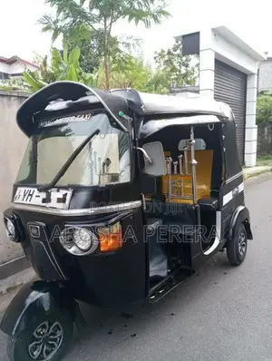Bajaj RE 205 2011