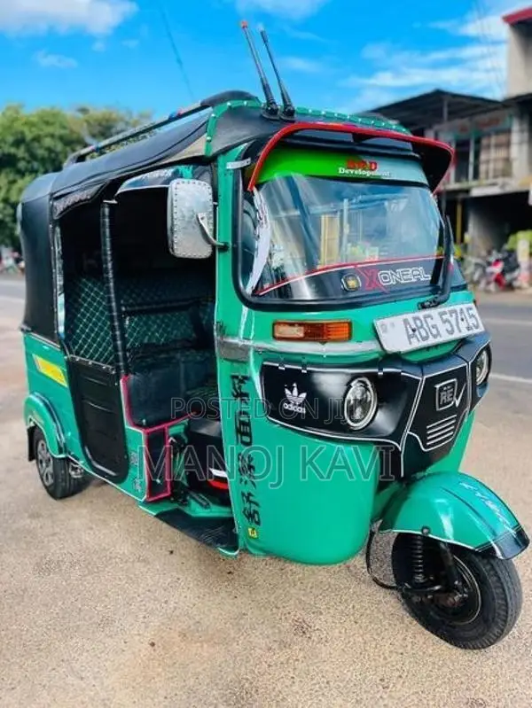 Bajaj RE 2015