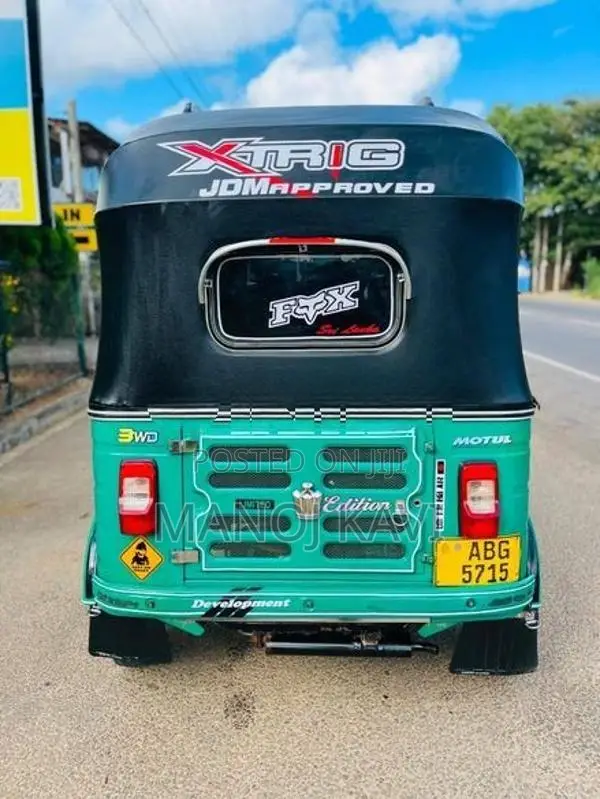 Bajaj RE 2015
