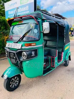 Bajaj RE 2015