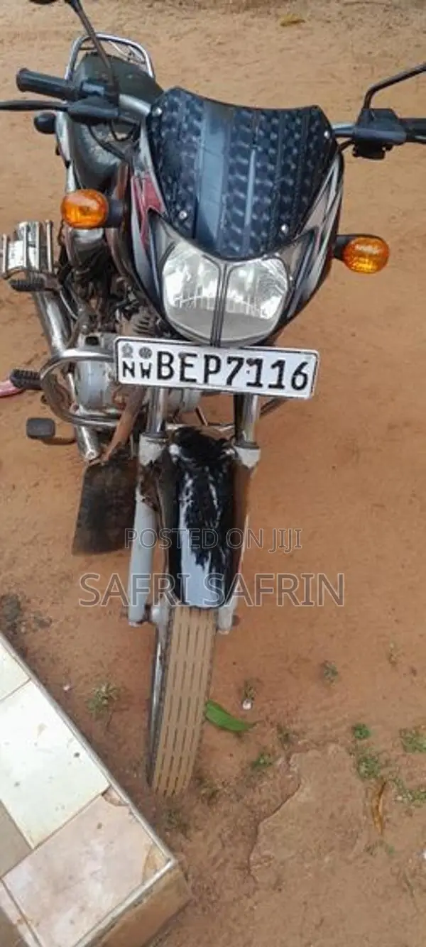 Bajaj CT100 2016