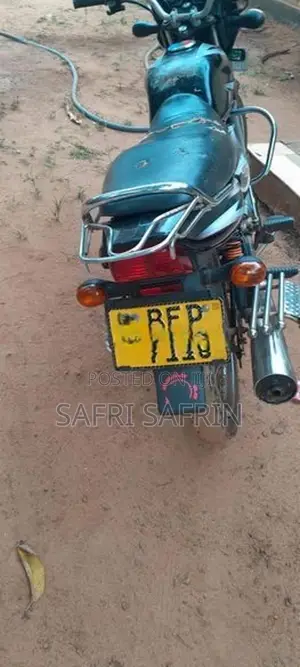Bajaj CT100 2016