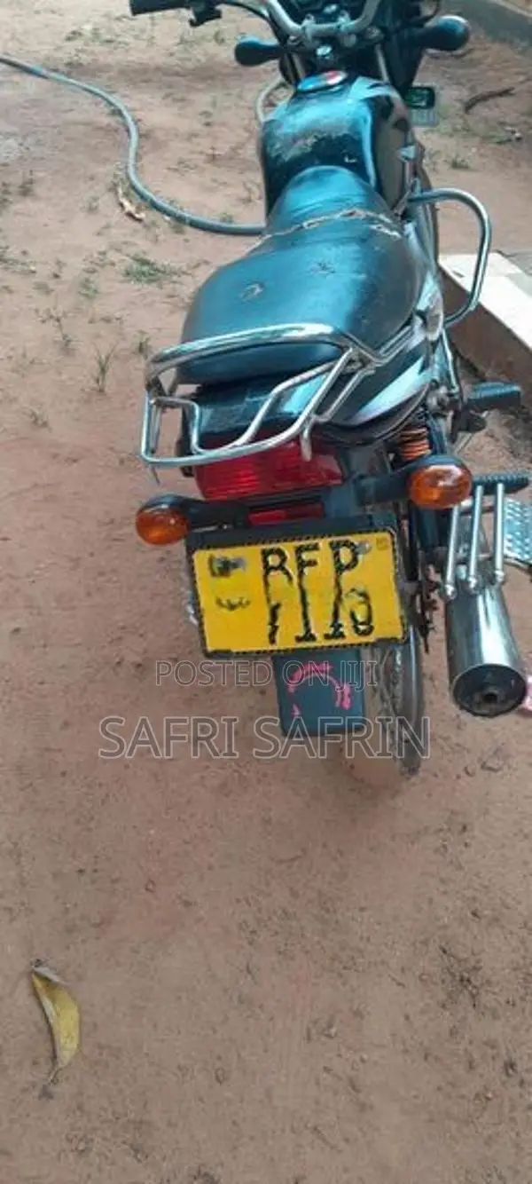 Bajaj CT100 2016