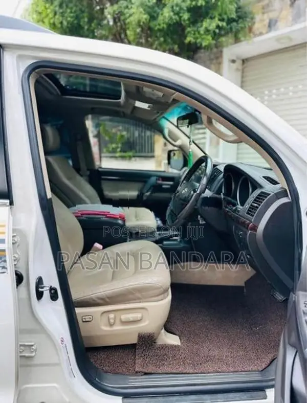 Toyota Land Cruiser Fully Spec Diesel 2011