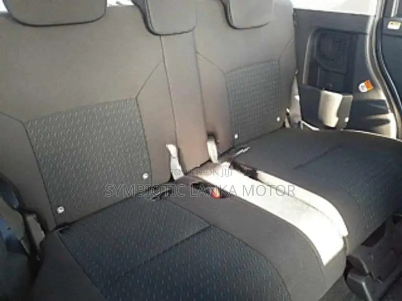 Toyota Roomy Custom G 2024