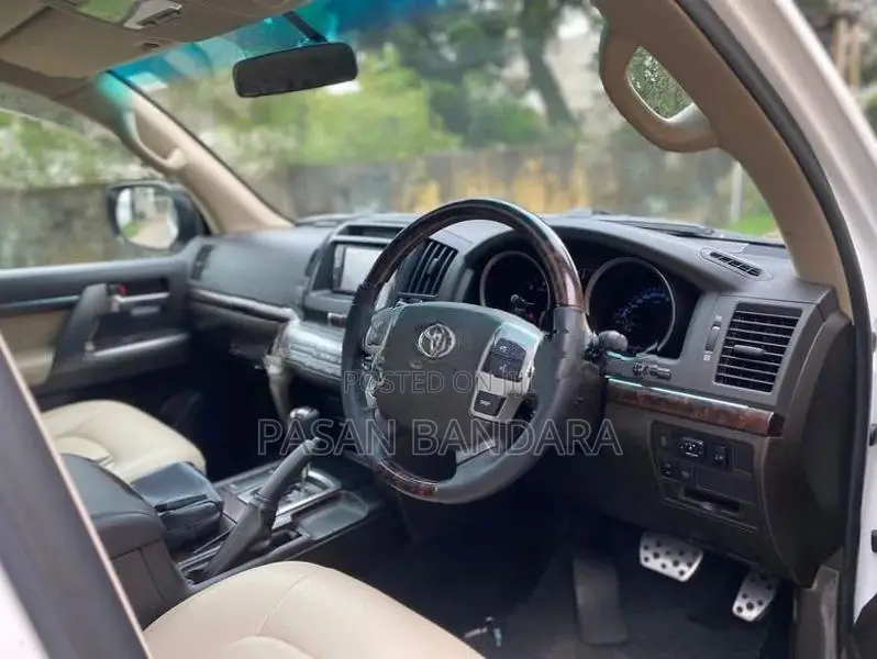 Toyota Land Cruiser Fully Spec Diesel 2011