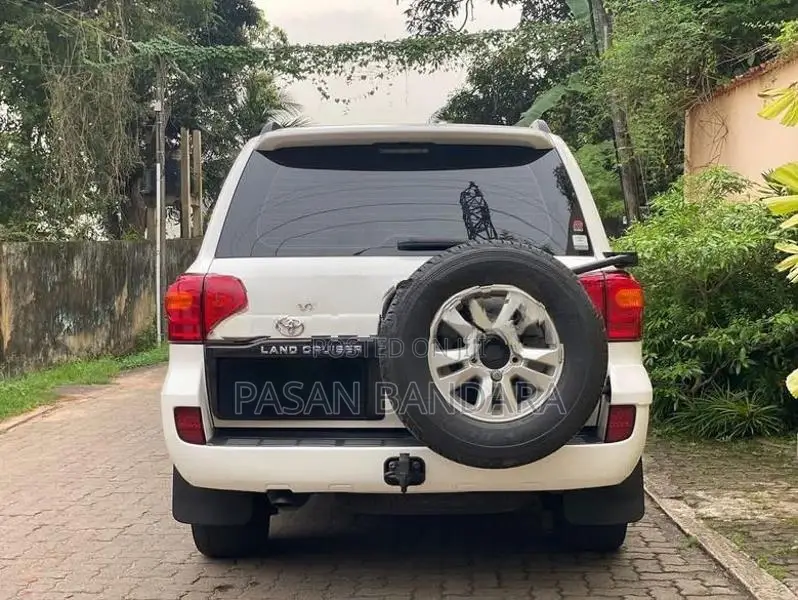 Toyota Land Cruiser Fully Spec Diesel 2011