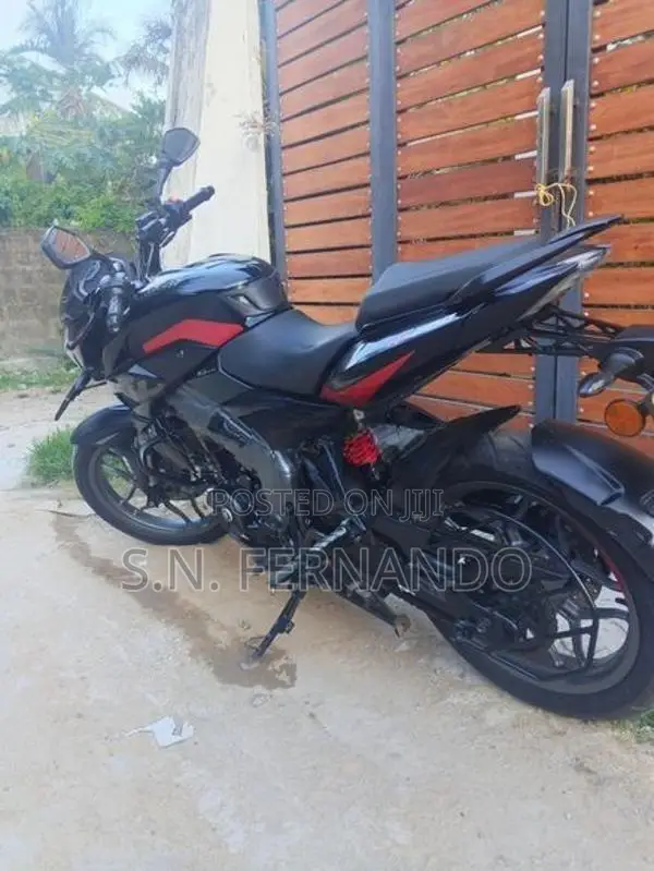 Bajaj Pulsar NS200 2025