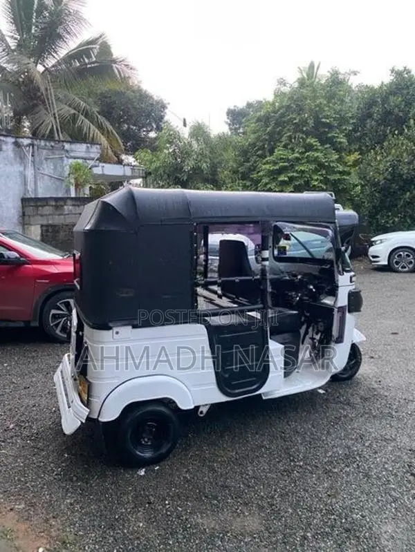 Bajaj RE 4 Stroke 2019