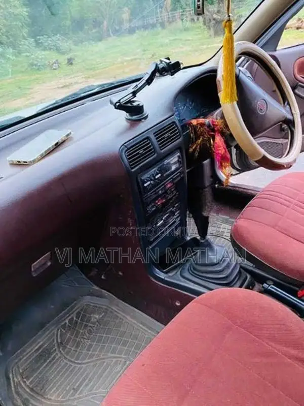 Nissan Sunny 1996