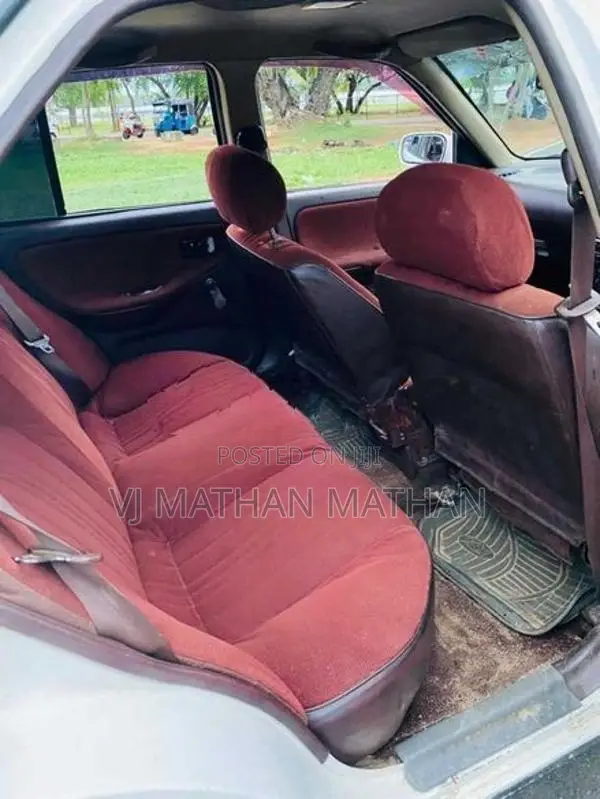 Nissan Sunny 1996