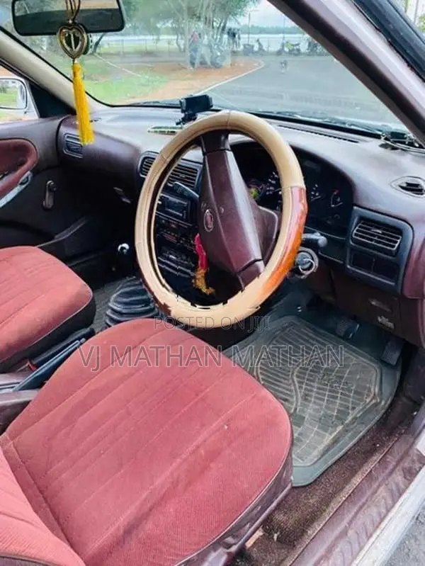 Nissan Sunny 1996