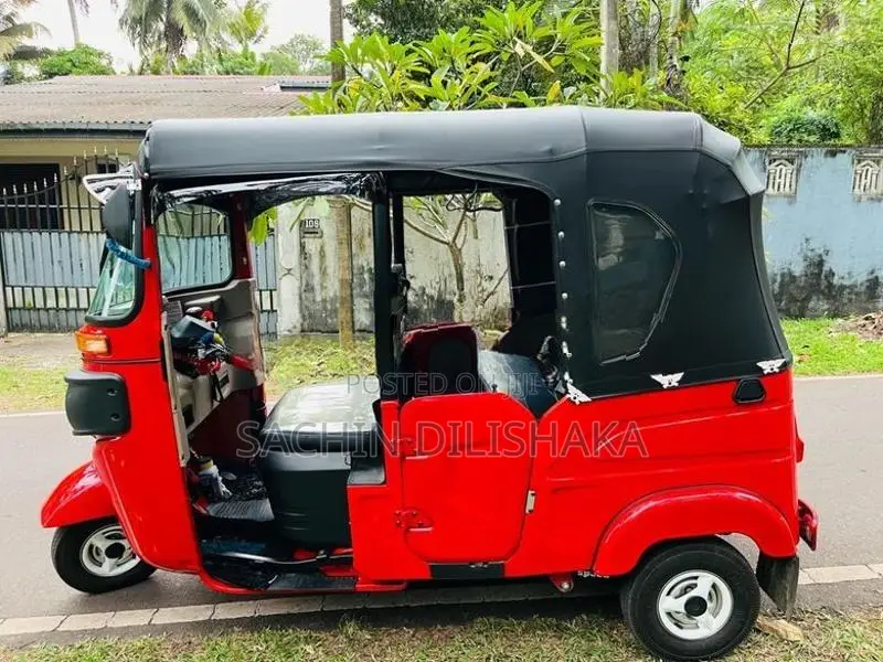 Bajaj RE 2025