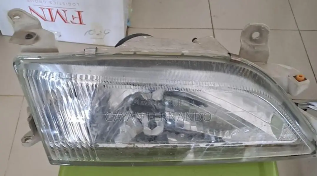 Toyota Carina (210) Head Light