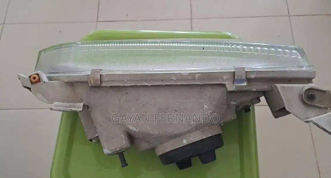 Toyota Carina (210) Head Light