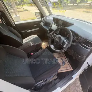 Toyota Roomy Custom GT 2023