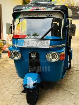 Bajaj RE 2010