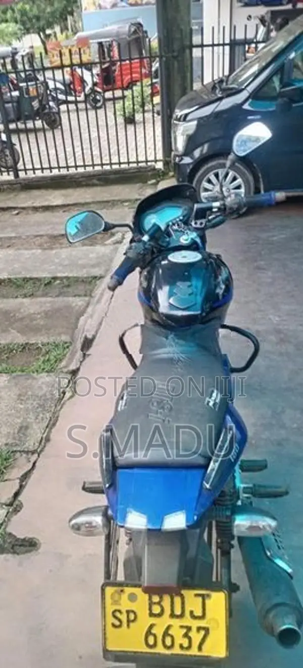 Bajaj Pulsar 180 2016