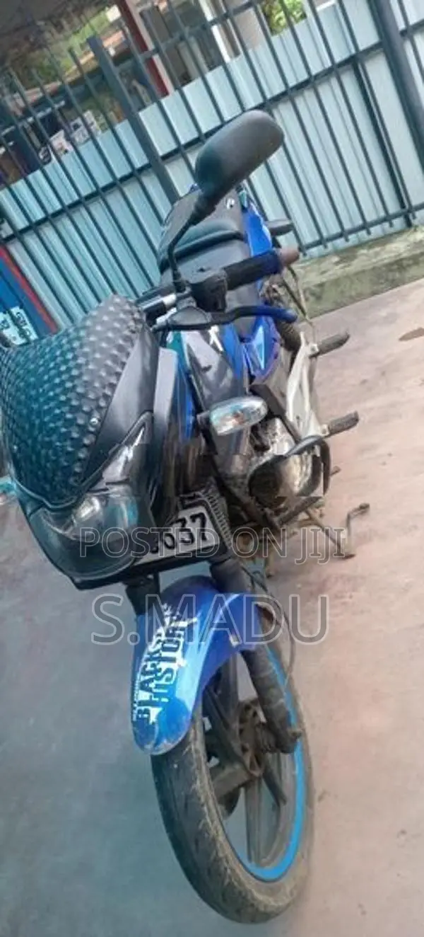 Bajaj Pulsar 180 2016