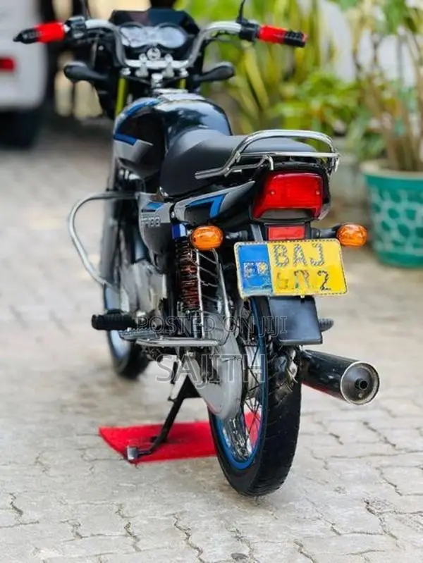 Bajaj CT100 2013