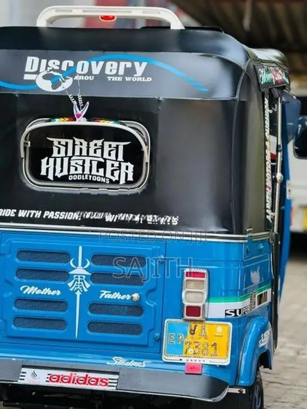 Bajaj RE 2010