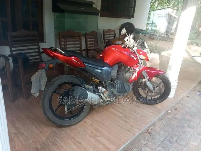 Yamaha FZ Red 2011