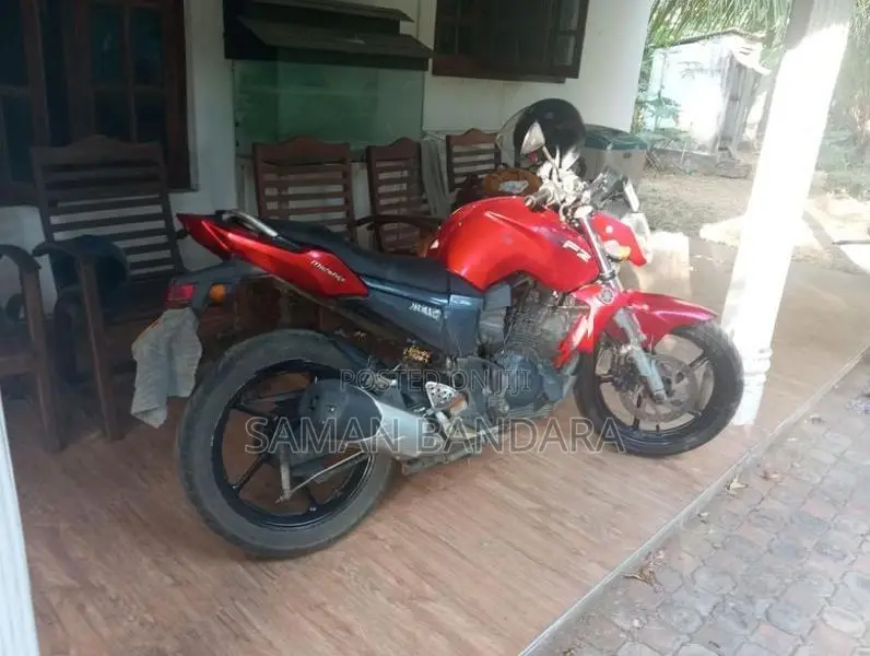 Yamaha FZ Red 2011