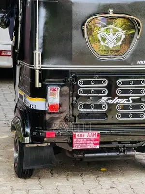 Bajaj RE 2013
