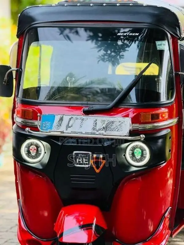 Bajaj RE 2015
