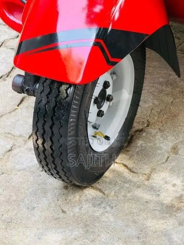 Bajaj RE 2015