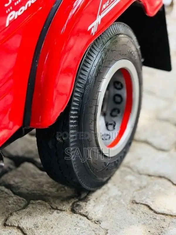 Bajaj RE 2015