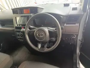 Toyota Roomy 2023