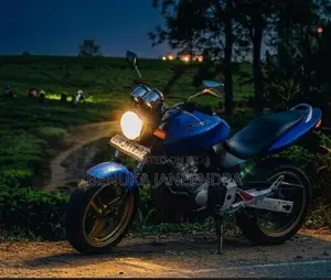 Honda CB Hornet 2024