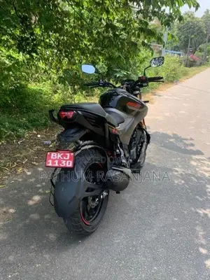 Hero Hunk 160R 4V 2025
