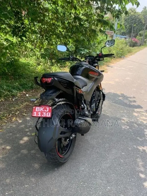 Hero Hunk 160R 4V 2025