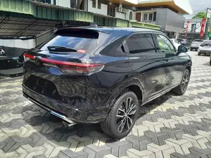 Honda Vezel z Premium 2025