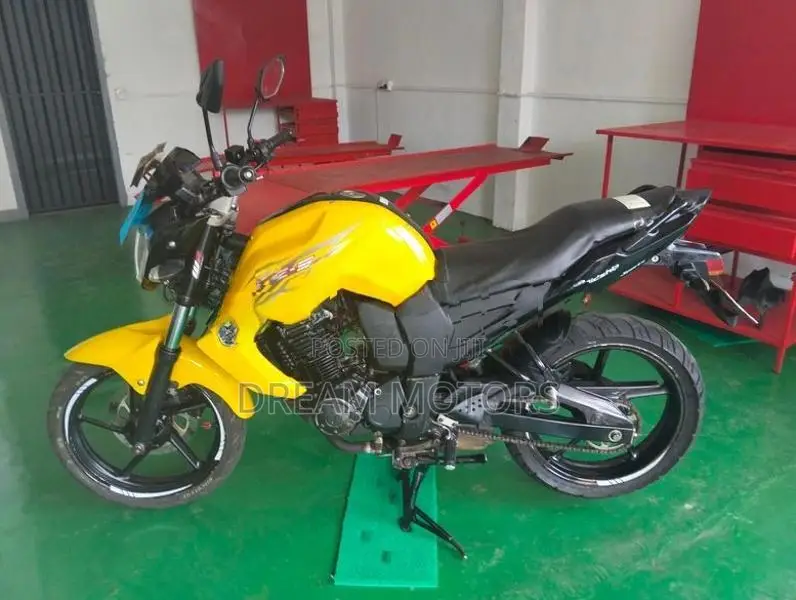 Yamaha FZ S 2011