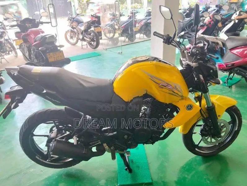 Yamaha FZ S 2011