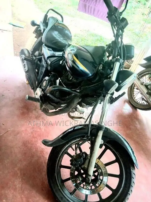 Bajaj Avenger Street 2016