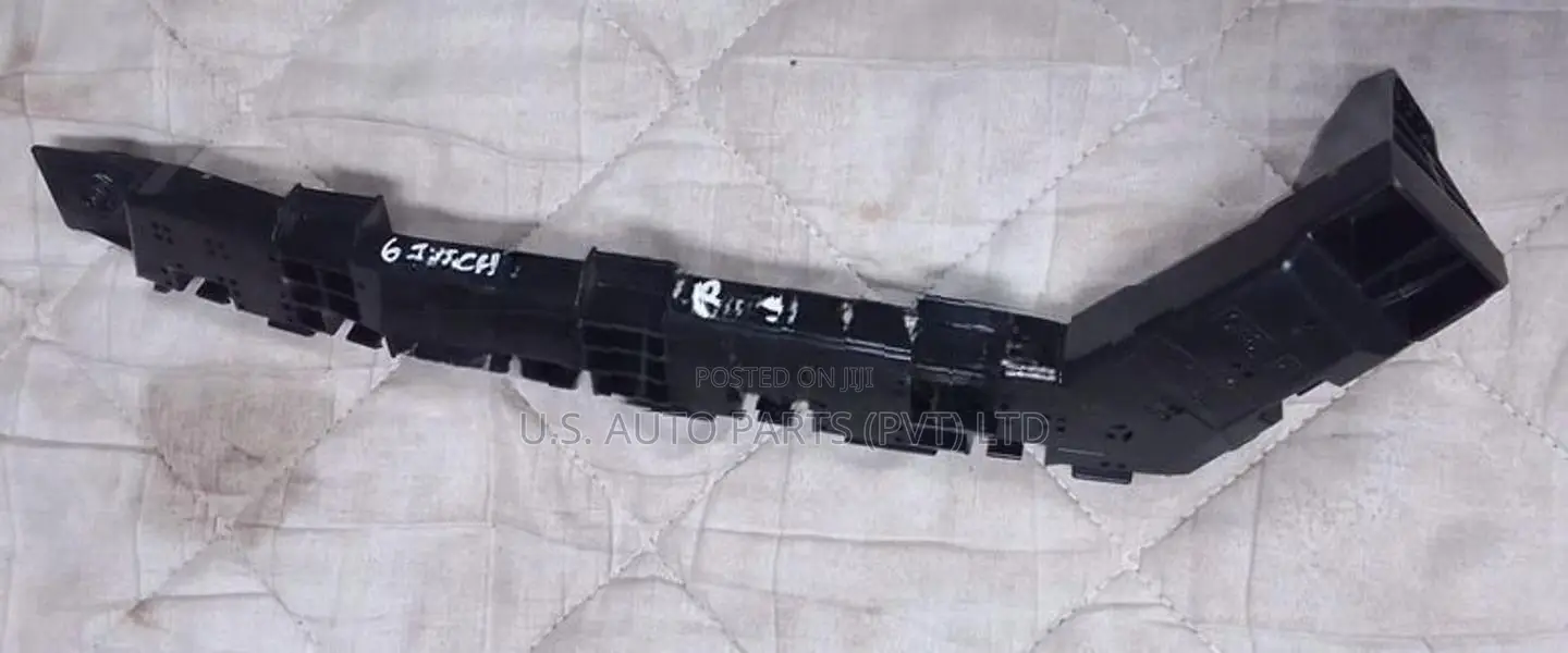 Honda Vezal RV5 Bumper Retainer