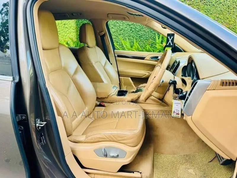 Porsche Cayenne 2012