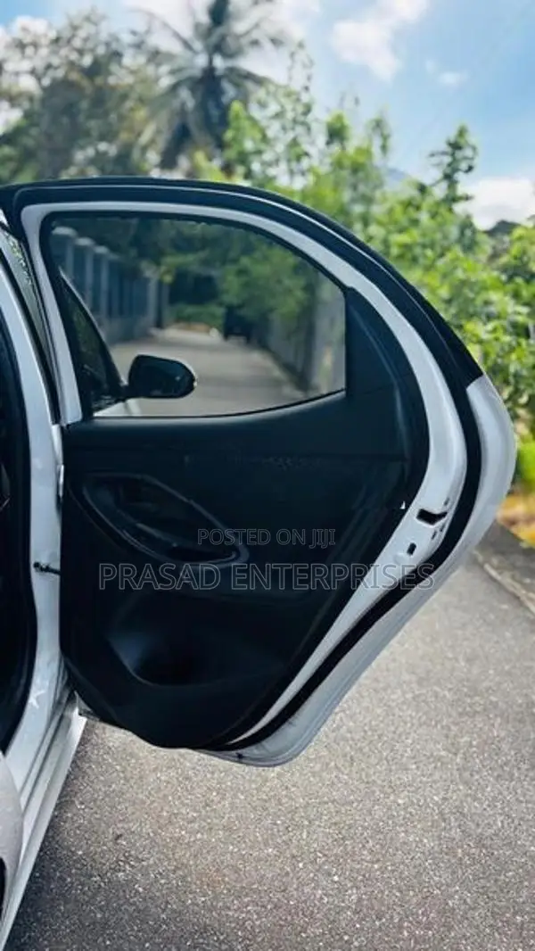 Toyota Yaris NEW FACE 2024