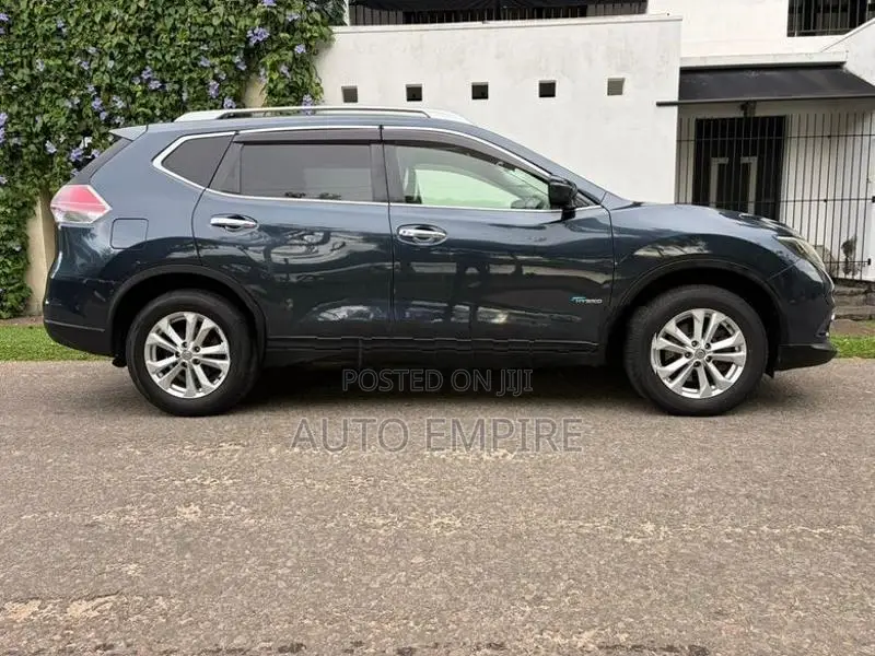 Nissan X-Trail Hybrid 2016