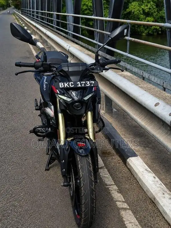 Bajaj Pulsar N160 Premium 2025