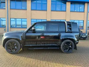 Land Rover Defender P400e 2025