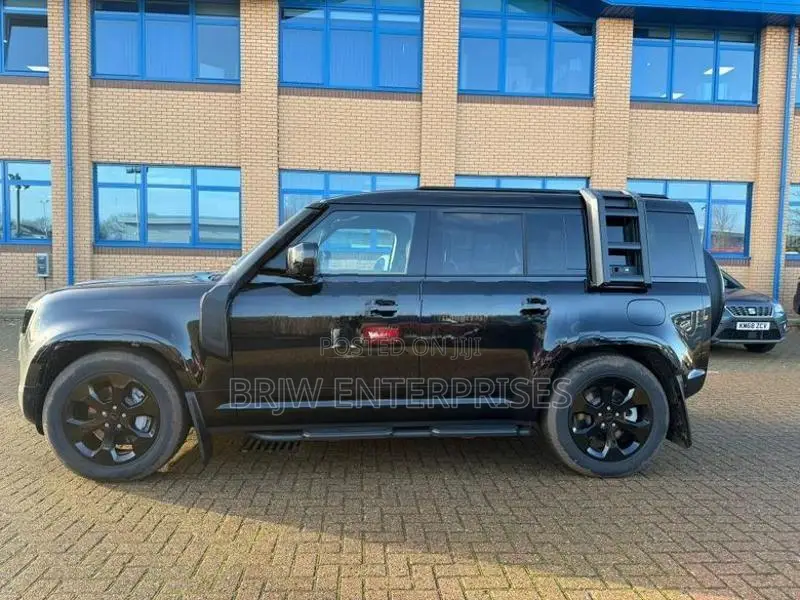 Land Rover Defender P400e 2025